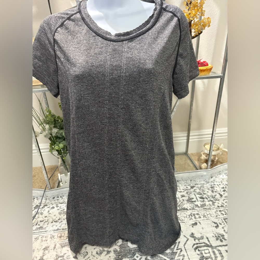 peloton womens short sleeve gray round neck black ribbing work out shirt lg